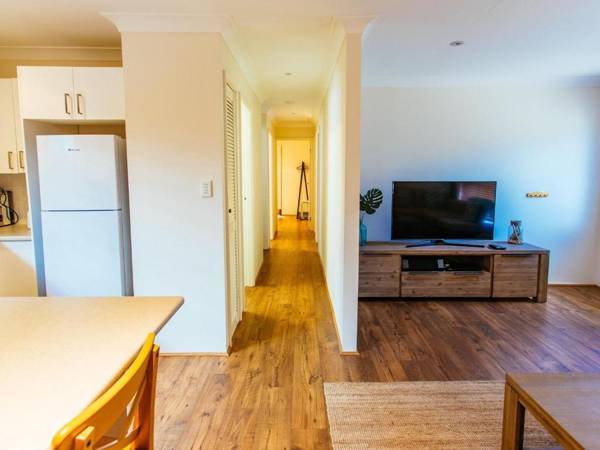 Sunbaker Beach House - 4 Mins to Beach - Pet Friendly with Fire Pit