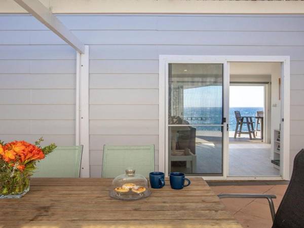 Rainbows End - soaring views north to Gerroa