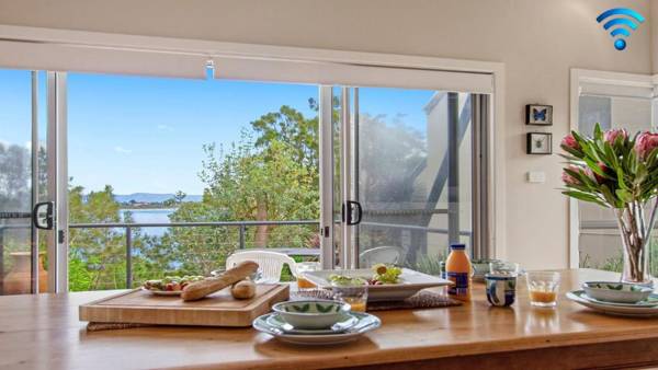 Penguins Rest - direct beach access from complex