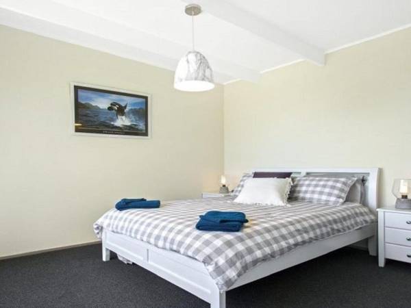 Dolphin Breeze - fully fenced and pet friendly