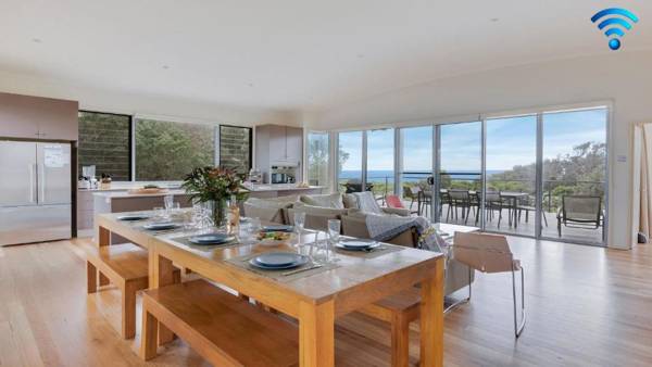 Aloha - direct beach access from property