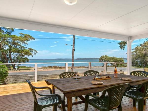 Bellevue - overlooking serene Lake Woolumboola