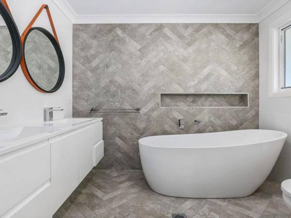 Dayz Dreamin - pool gas fireplace and beachfront