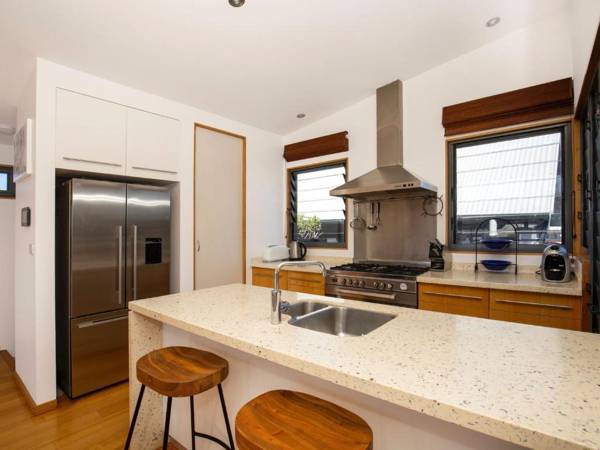 Illaroo I Absolute Waterfront with Spa