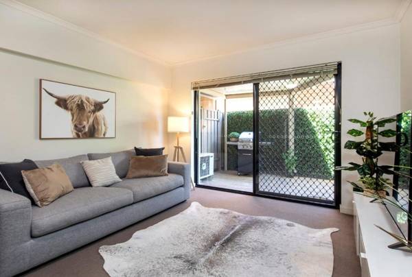 Stylish 3 bed 300m to the beach Wifi Parking Glenelg South