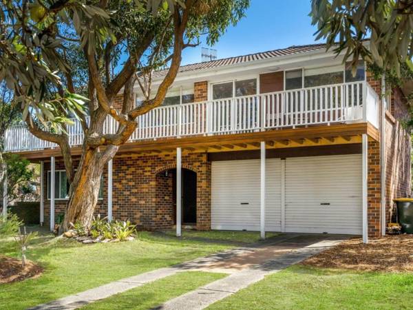 TREETOPS AT WERRI BEACH Gerringong 4pm Check Out on Sundays