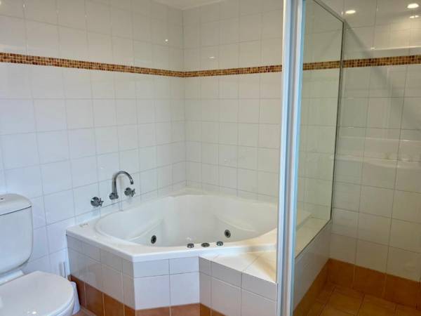 Millenium Unit 101 Cnr Head & West Sts