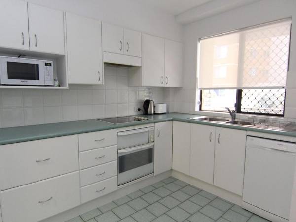 Breakers 8 - Main Beach Location!