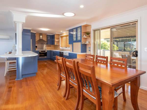 11 Lakeview Crescent