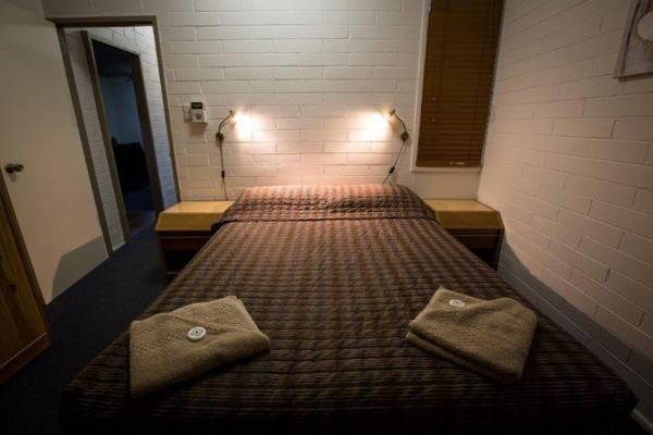 Emerald Gardens Motel & Apartments