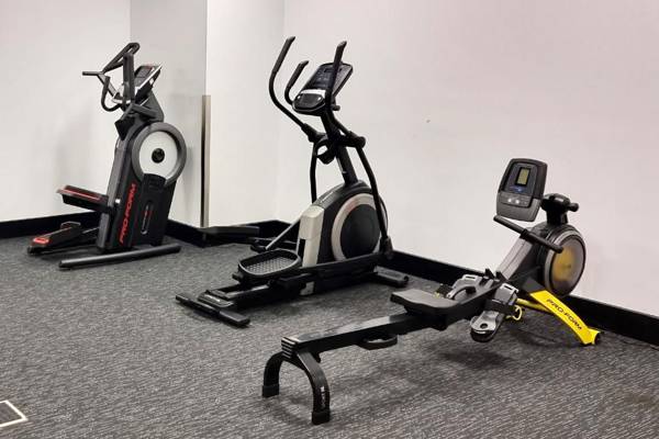 Metro Advance Apartments & Hotel