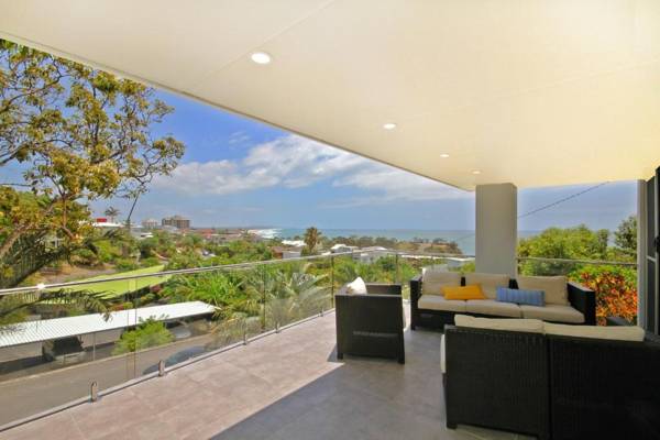 32 Barra Crescent Coolum Beach. Bond 500 FOXTEL WIFI Linen Supplied