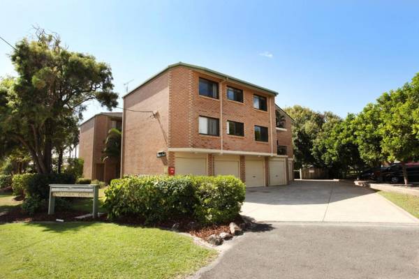 Unit 7 'Belandar Court' Coolum Beach
