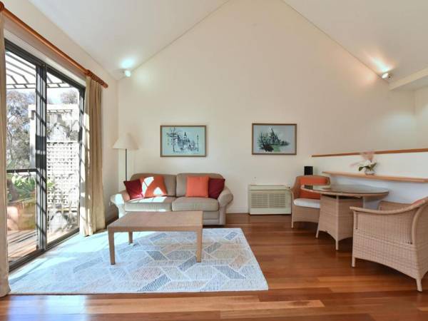 Villa Spa Executive 1br Champagne Resort Condo located within Cypress Lakes Resort (nothing is more central)