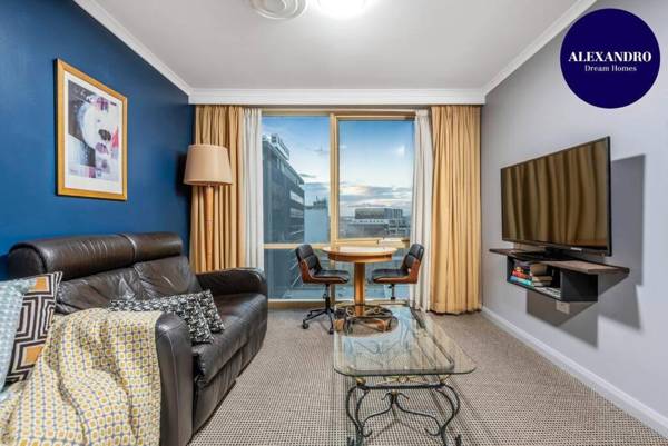 ABSOLUTE INNER-CITY LUXURY / CANBERRA CITY
