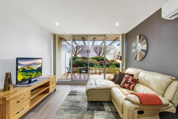 MadeComfy Spacious Canberra Living with Courtyard