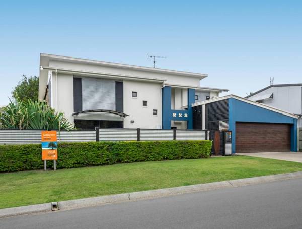 Campbell St 11 Moffat Beach