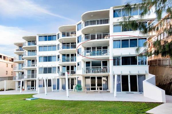Monterey Lodge Unit 10 27 Warne Terrace. Kings Beach