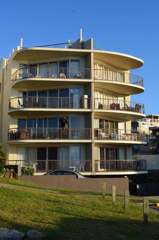 Pandanus Shores Kings Beach