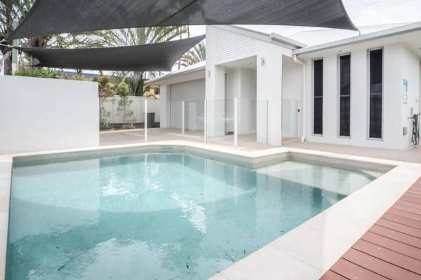 Golden Beach Family Home with Pool - Friends And Family Unite Here