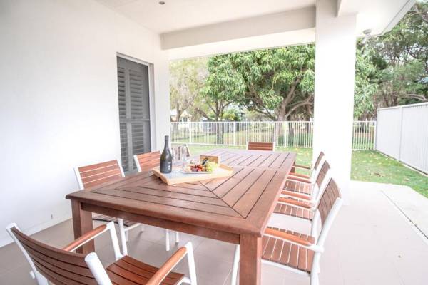 Golden Beach Family Home with Pool - Friends And Family Unite Here