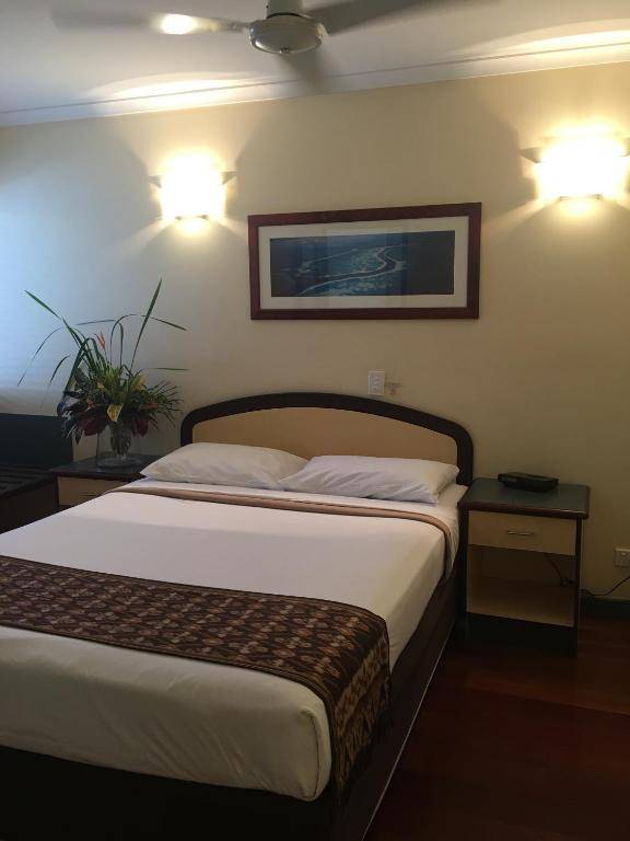 Bay Village Tropical Retreat & Apartments