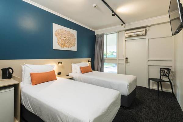 Nightcap at Edge Hill Tavern