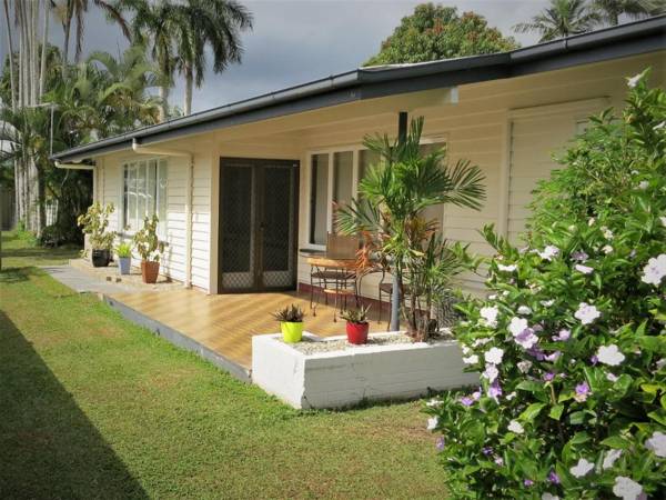 Edge Hill Clean & Green Cairns 7 Minutes from the Airport 7 Minutes to Cairns CBD & Reef Fleet Terminal