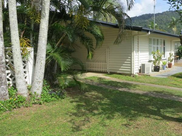 Edge Hill Clean & Green Cairns 7 Minutes from the Airport 7 Minutes to Cairns CBD & Reef Fleet Terminal