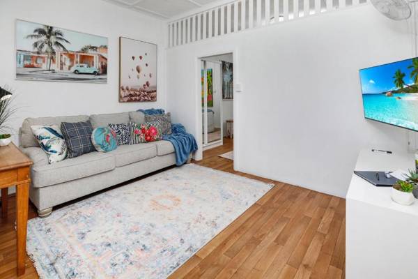 Easy Going Holiday Unit On McKenzie MK6