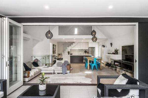 A PERFECT STAY - Arya