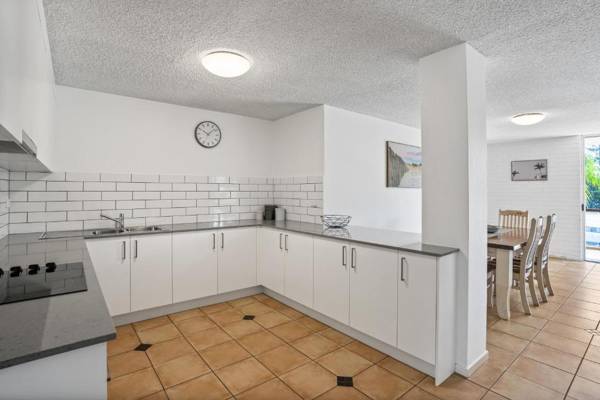2/56 Lawson Street@Clarkes Beach