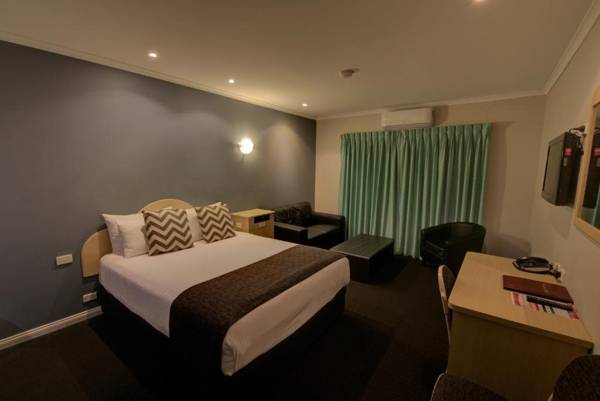 Charles Rasp Motor Inn & Cottages