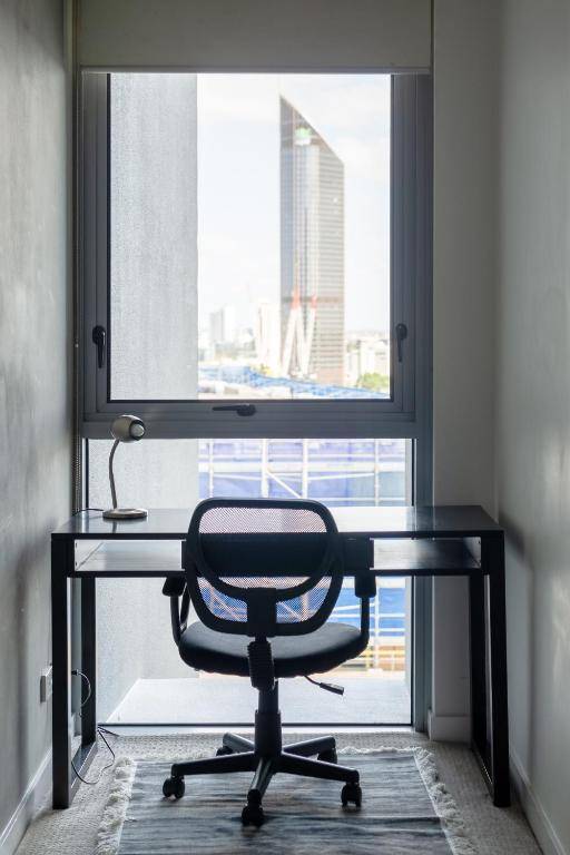Workspace - Brisbane City Apartments (Tank St CBD)