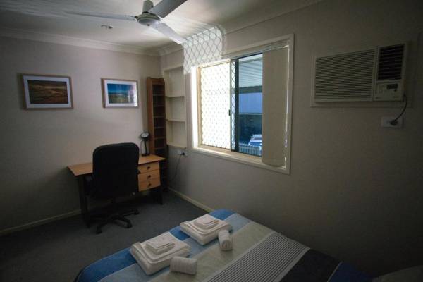 Workspace - Mount Gravatt Guesthouse