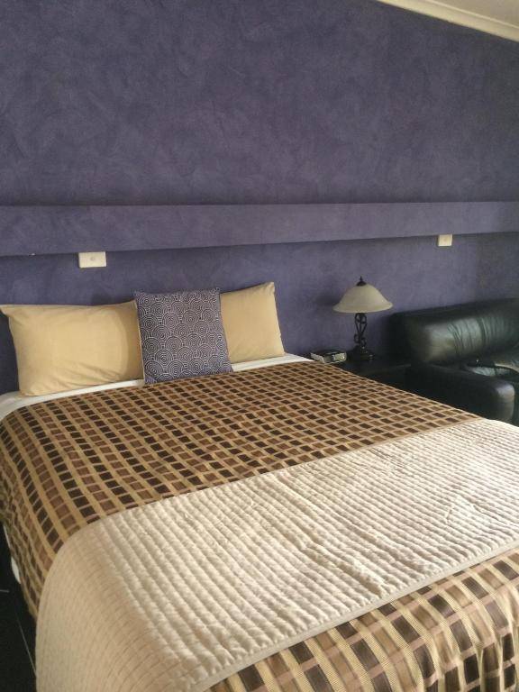 Ambassador Motor Inn