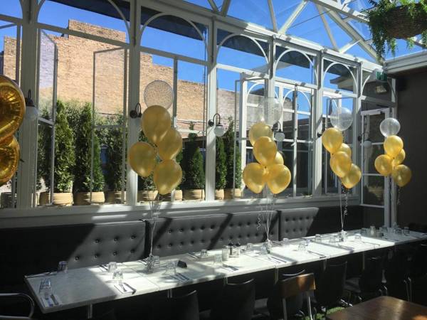 Oscars Hotel and Cafe Bar