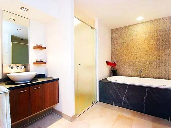 Temple 121 Modern Spacious Palm Cove 2 Brm 2 Bth Resort Apartment With Courtyard