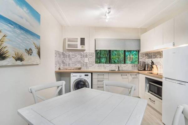 Rare! Modern Unit with Private Fenced garden Close to The Beach PC5