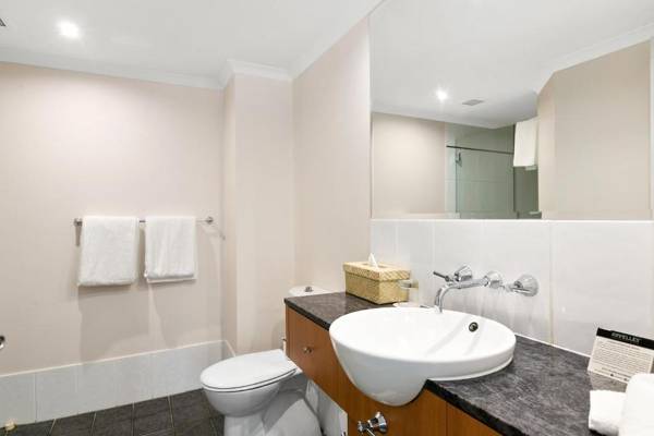 Poolside Apt In Alamanda Beachfront Resort 74