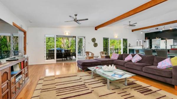 Santorini - Palm Cove