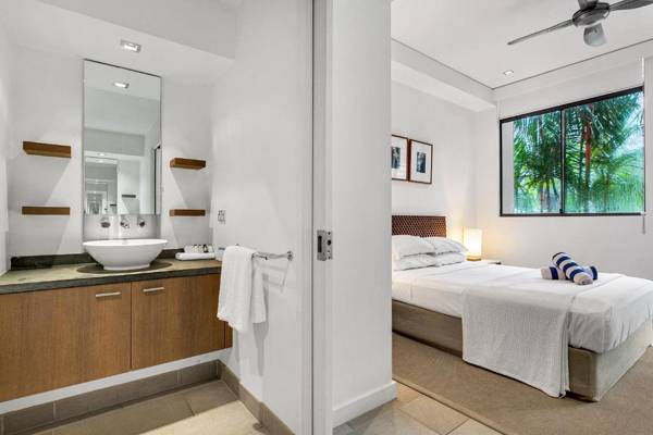 Belle Escapes - 2 Bedroom Swimout Apartment in Sea Temple Resort