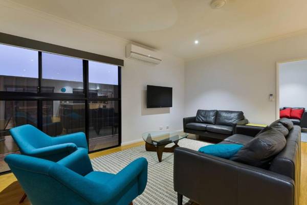 8 Kestrel Place - PRIVATE JETTY & POOL