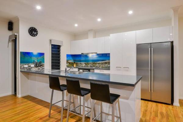 64 Madaffari Drive - PRIVATE JETTY