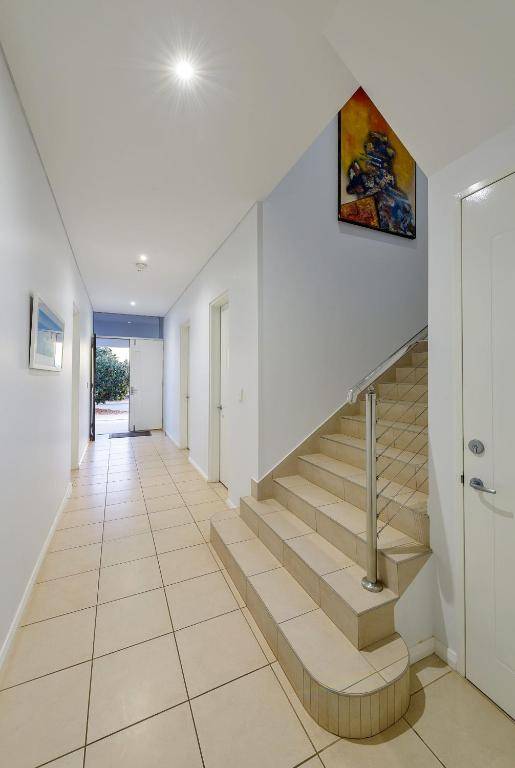 21 Corella Court - PRIVATE JETTY & POOL