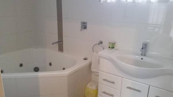 Coachman Motel and Holiday Units