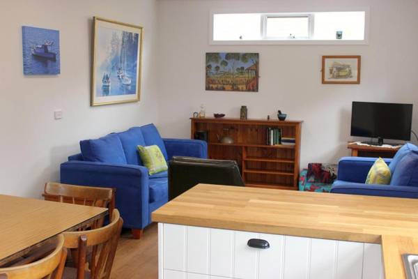 The Old Cottage @ Cowes