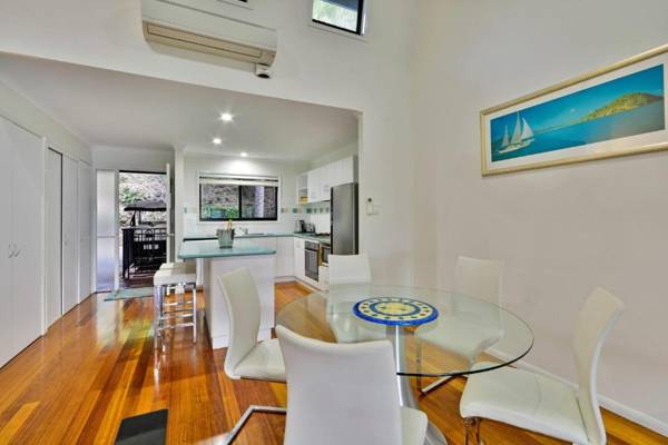 3 The Panorama Hamilton Island 2 Bedroom 2 Bathroom Ocean View Modern Apartment