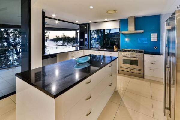 Edge 2 Ocean Front Luxury 3 Bedroom Split Level Spacious With Sofa Bed + Buggy