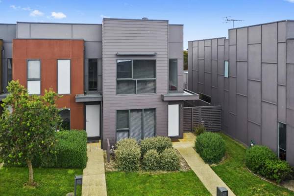 Gorgeous 2 Bedroom Townhouse